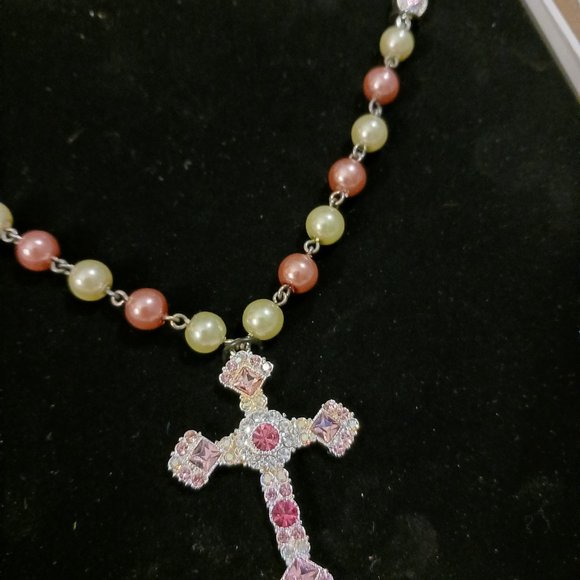 NWT! GORGEOUS CROSS NECKLACE - Picture 10 of 10